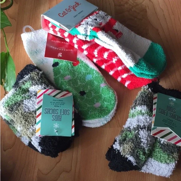 Cat & Jack Cozy Socks - Picture 6 of 7